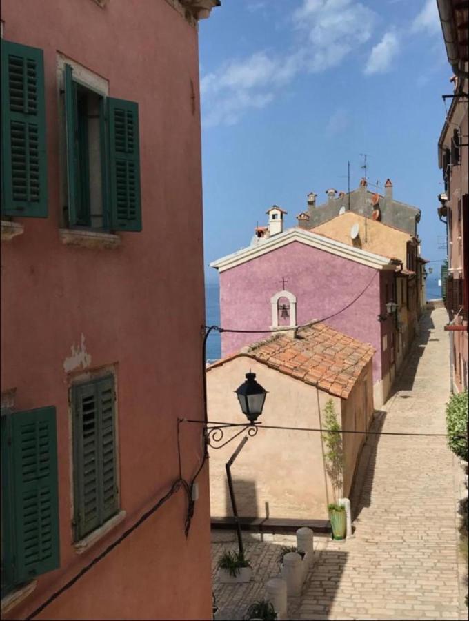 Apartment City Walls In Old Town Of Rovigno Esterno foto